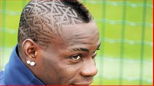 Balotelli tóc mới, tật cũ