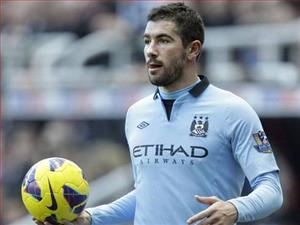 Man City chịu lỗ 12 triệu euro để đẩy Kolarov khỏi Etihad