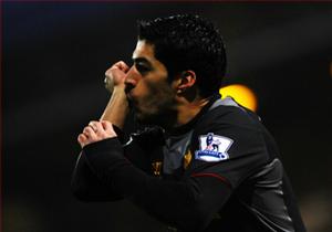 Suarez lập cú đúp, Liverpool thắng 3 sao