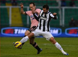 Juventus thắng nhọc nhằn người anh em Palermo trong ngày Conte tái xuất