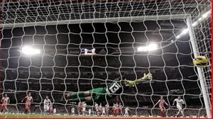 Courtois đóng cửa Twitter sau trận derby Madrid