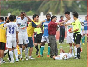 Trước mùa giải 2013: Trọng tài than khổ!