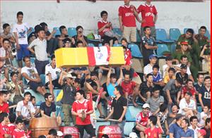 Chuyên nghiệp kiểu bóng đá Việt Nam