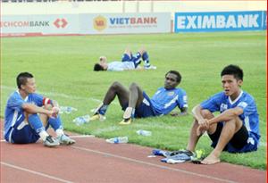 V-League lao đao: Hàng trăm cầu thủ “không chốn dung thân”