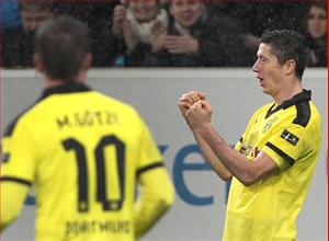 Robert Lewandowski lại ghi bàn: M.U mừng thầm, Dortmund lo ngay ngáy