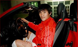 Sao bóng đá Việt kém duyên với xe xịn!