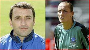 HLV của Everton tẩn... nữ thủ môn