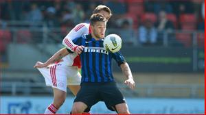 Hàng công Inter: Hãy để Livaja thay Milito!