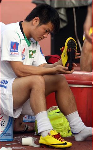 Chưa tìm được CLB mới, Văn Quyến xin tập ké SLNA