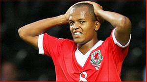 Hồi ức kinh hoàng của Robert Earnshaw: Chạy nhanh trước khi đạn bay vào đầu