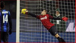 Inter: Tiền đạo Rodrigo Palacio về làm... thủ môn