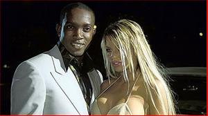 Cựu sao M.U khoe vẫn còn là trong trắng tới năm 25 tuổi