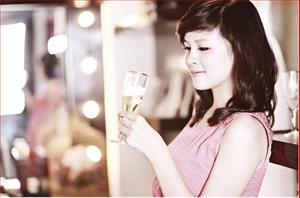 Tiền vệ Văn Bình lên xe hoa với 'hot girl' thành Vinh
