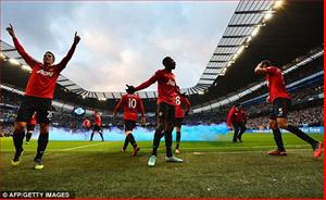 M.U thắng derby Manchester: Chiến lũy tan tành dưới gót quỷ