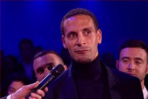 Sao M.U bị ném đá vì tội khoe khoang trên Twitter