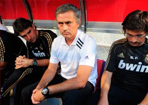 Khủng hoảng tại Real: Mourinho .... tự tử trực tiếp trên TV
