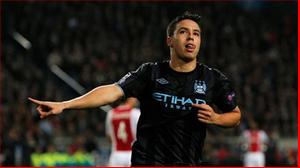 Phút hú hồn của Samir Nasri: Băng qua đám đông Arsenal
