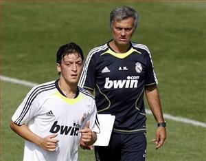 Man Utd trước kỳ chuyển nhượng mùa Đông: Ozil sẽ thay thế Paul Scholes