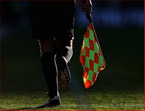 Trọng tài biên bị cầu thủ đánh chết trên sân