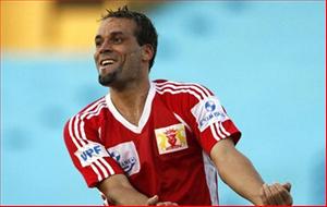 Như Thành bị đồng đội dọa 'tẩn' ngay trên sân