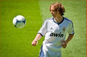 Real chờ đợi gì ở Modric: Los Blancos cũng cần một Xavi