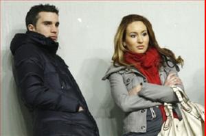 Quá khứ gây sốc: Van Persie từng ngồi tù vì tội gì?