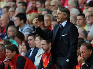 Roberto Mancini không thể hài lòng với chiến thắng của Man City