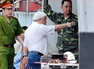 Bóng đá Việt Nam còn cái mặt nạ nào chưa rơi?