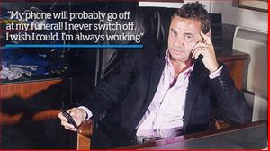 Hé lộ mặt trái nghề cò cầu thủ: Kiếm bộn tiền, làm như điên!