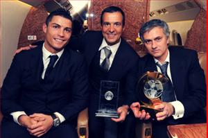 Sau khi được Mourinho khen, Ronaldo ca ngợi lại thầy