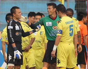 Ai, bản lĩnh nhà vô địch?