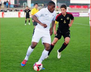 Nhờ huyền thoại Vieira, Man xanh sở hữu sao 16 tuổi