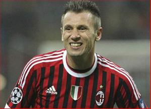 Milan tiếp tục săn tiền đạo: Đổi Cassano lấy Pazzini