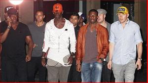 Balotelli và dàn sao Man City miệt mài... bay đêm