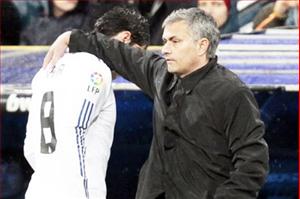 Bật thầy Mou, Kaka quyết ra đi