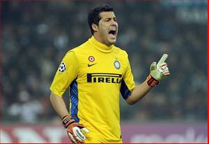 Arsenal và Man Utd đồng loạt tăm tia Julio Cesar