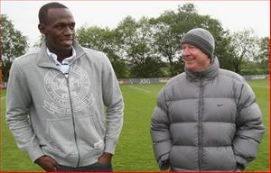 Rio Ferdinand hứa giúp tia chớp đen Usain Bolt gia nhập Man Utd