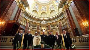 Huyền thoại Barca tái ngộ Real trên thiên đường