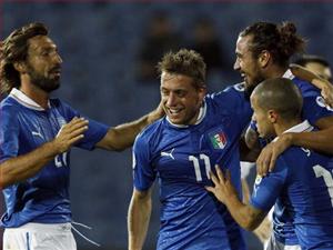 ĐT Italia: Công làm bao nhiêu, thủ phá hết!