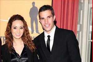 Vì chông gia nhập M.U, vợ Van Persie bị dọa giết
