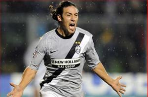 Camoranesi bị phạt 50.000 euro vì pha phạm lỗi 18 năm trước