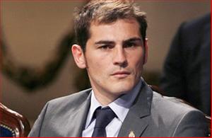 Casillas đi vào... tiểu thuyết