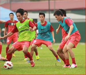 HLV Phan Thanh Hùng hài lòng sau buổi tập đầu tiên