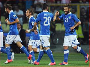 Italia nhọc nhằn đánh bại chú lùn Malta