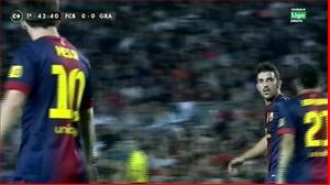 Tình huống nóng: Messi và David Villa đấu võ mồm trên sân cỏ
