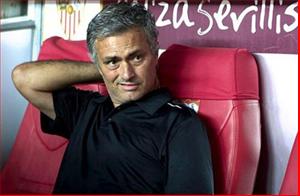 Chủ tịch Perez đã cố tình làm ngơ để các ngôi sao Real tha hồ bật Mourinho?