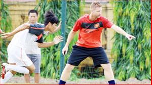 ĐT Việt Nam bước vào giai đoạn tập nặng: Rèn sức với HLV ngoại