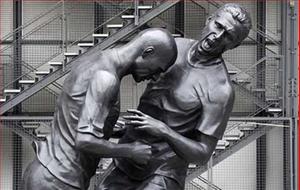 Cú thiết đầu công nổi tiếng của Zidane được dựng tượng