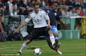 Tin nóng: Tài năng trẻ Raheem Sterling chính thức thay thế Walcott ở ĐT Anh