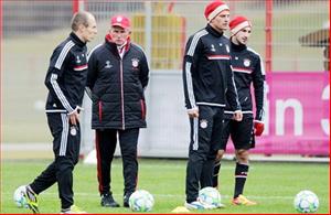Bayern hết bệnh binh, Heynckes... đau đầu?